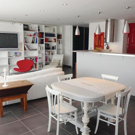 Awesome Apartment In Sauvian With Wifi ภายนอก รูปภาพ