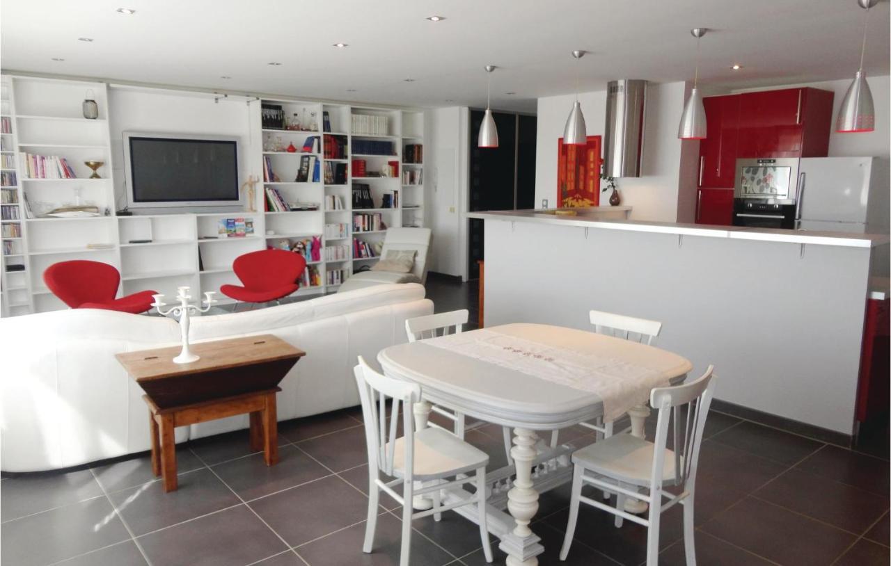 Awesome Apartment In Sauvian With Wifi ภายนอก รูปภาพ