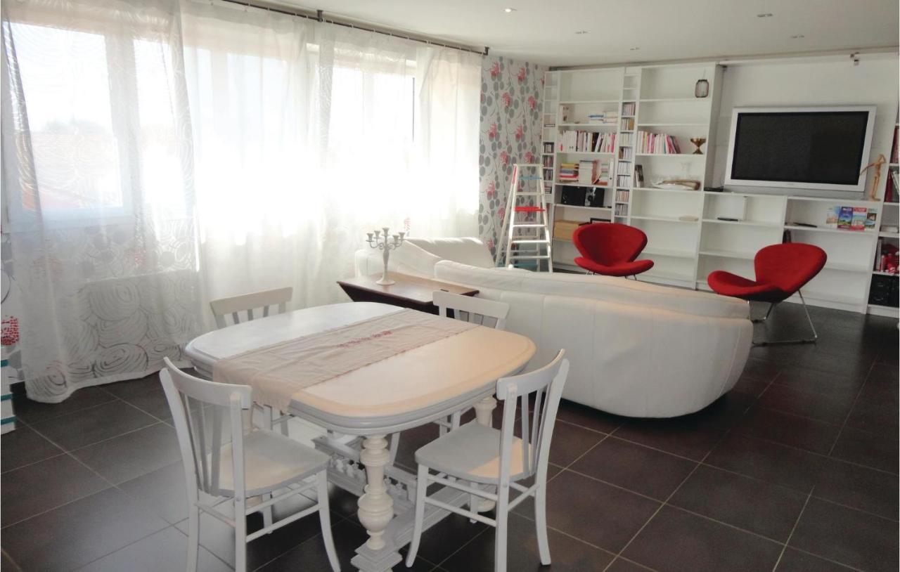 Awesome Apartment In Sauvian With Wifi ภายนอก รูปภาพ